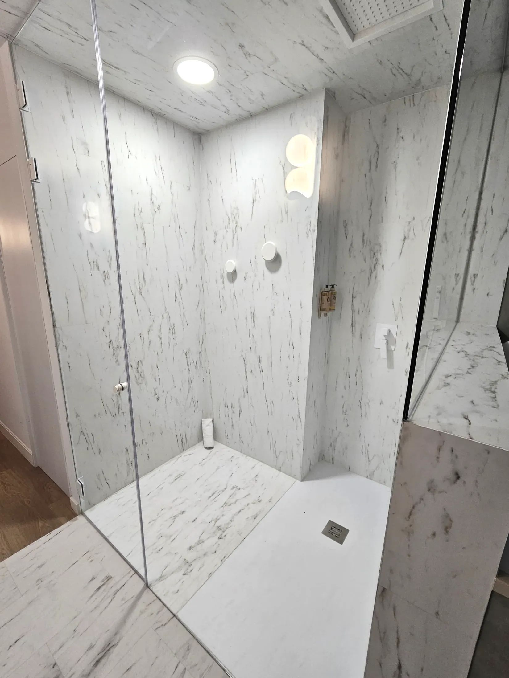 Bathroom, apartment 3