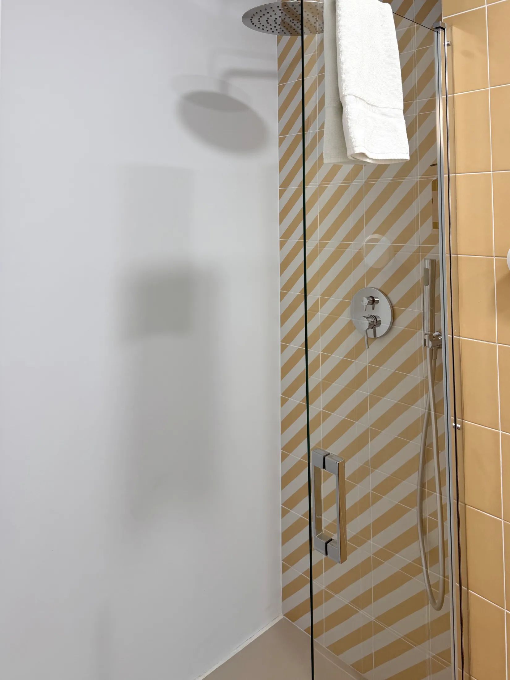 Bathroom, apartment 2