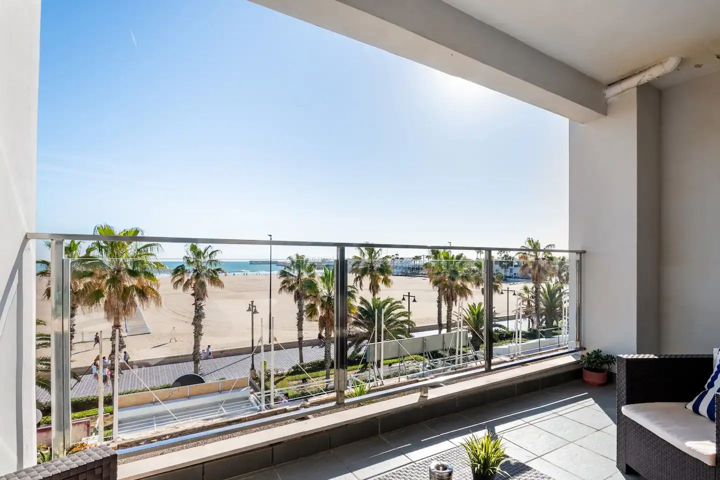Balcony with sea views, apartment 4