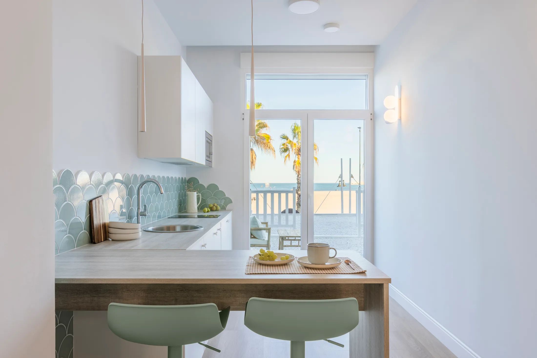 Kitchen opening onto the sea view, apartment 3