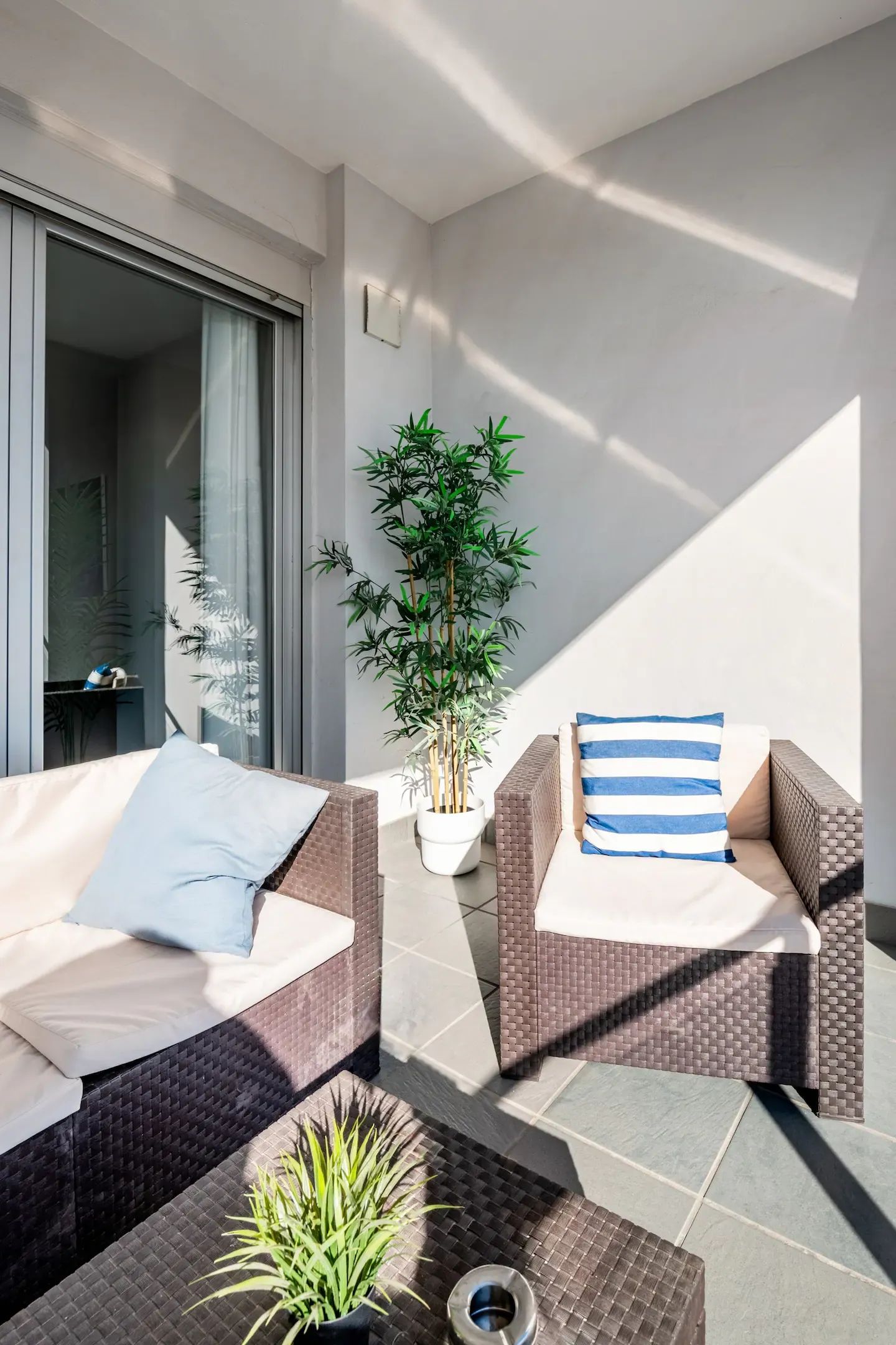 Balcony with sea views, apartment 4