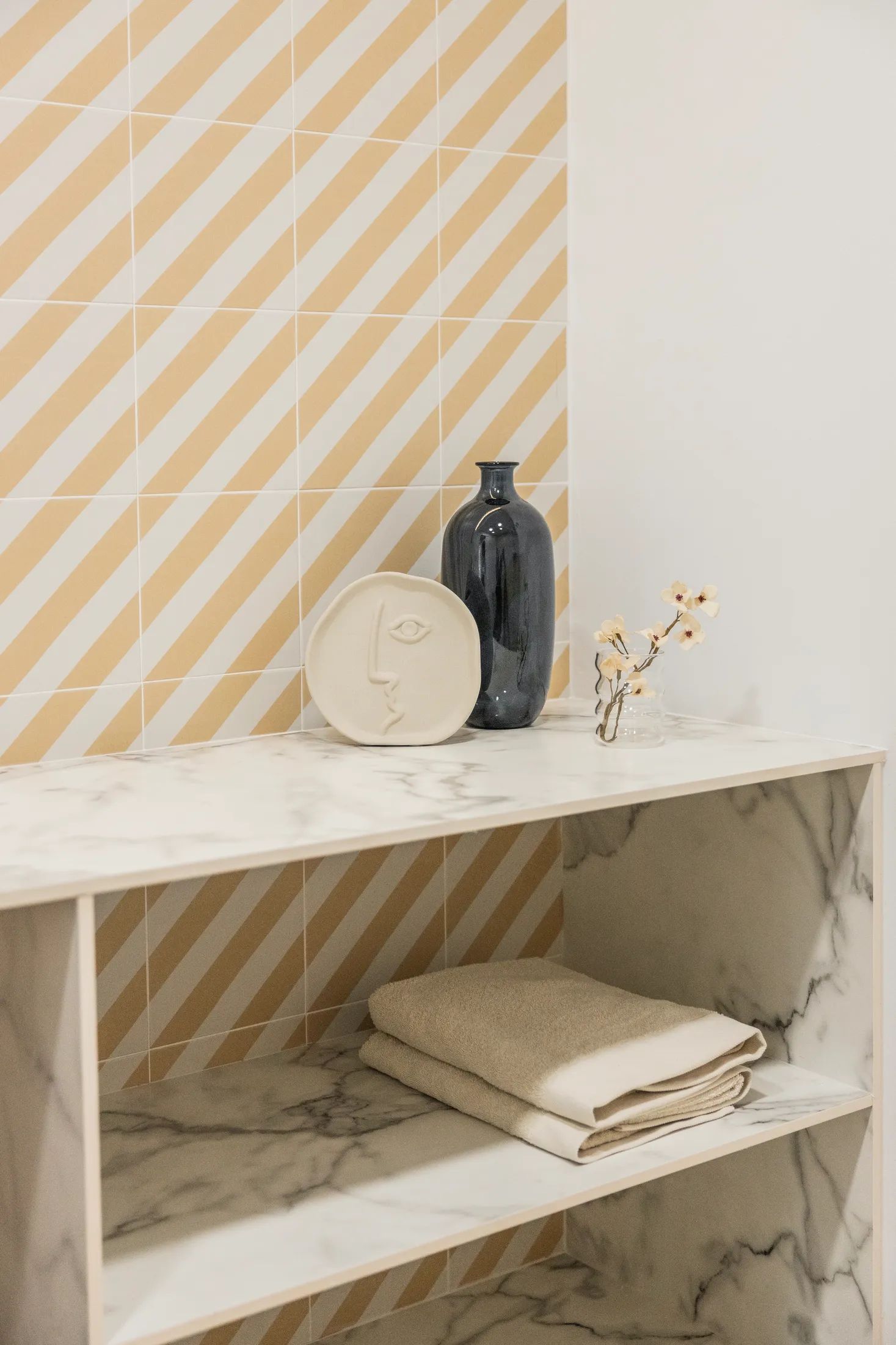 Fish-scale tiles in the kitchen, apartment 1