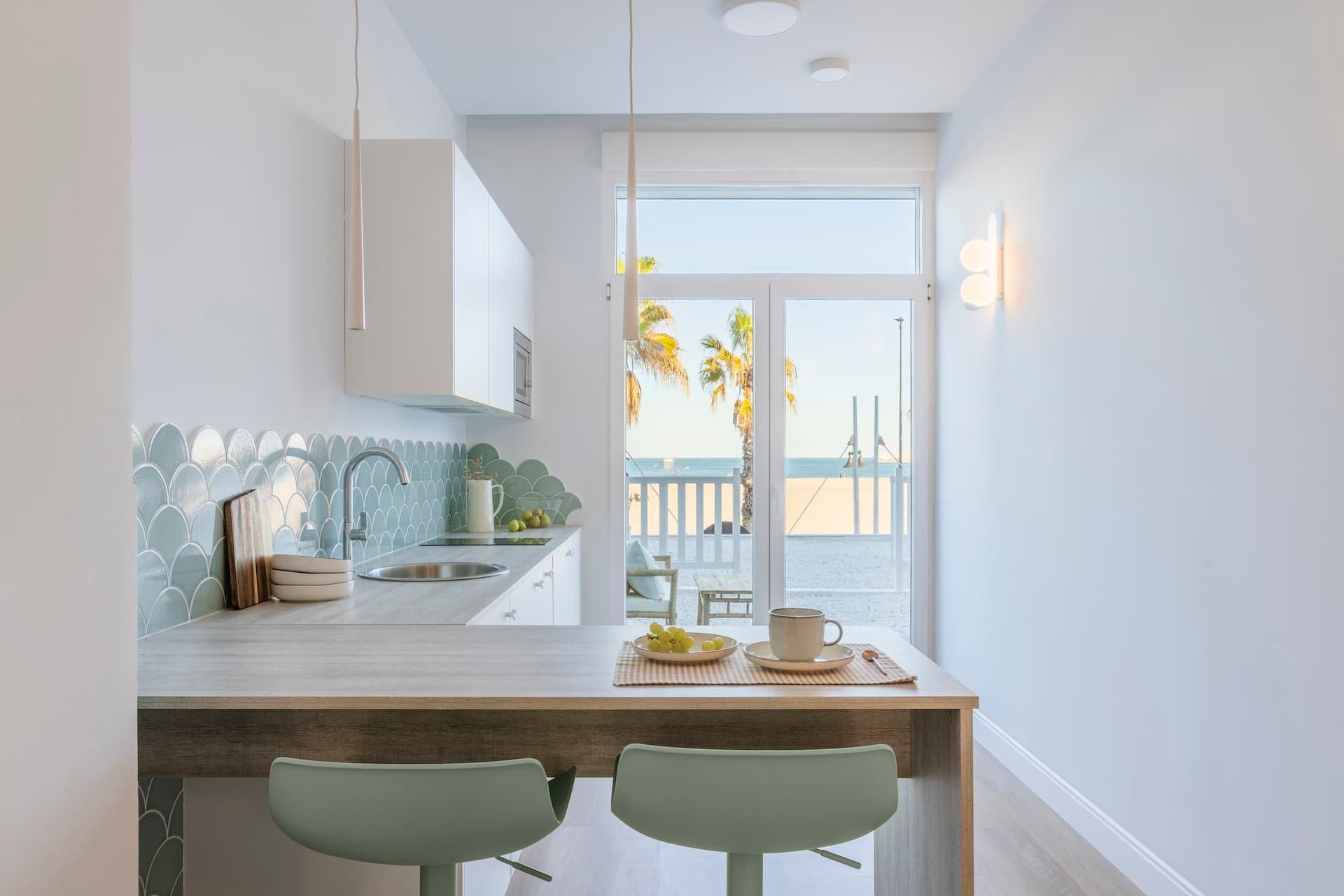 Kitchen opening onto the sea view, apartment 3