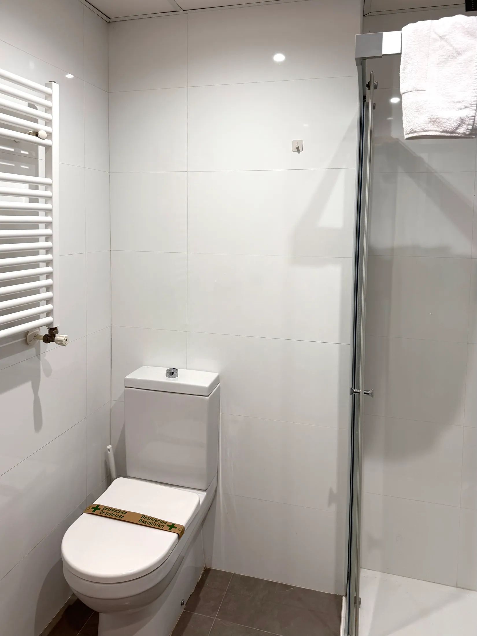 Bathroom, apartment 5