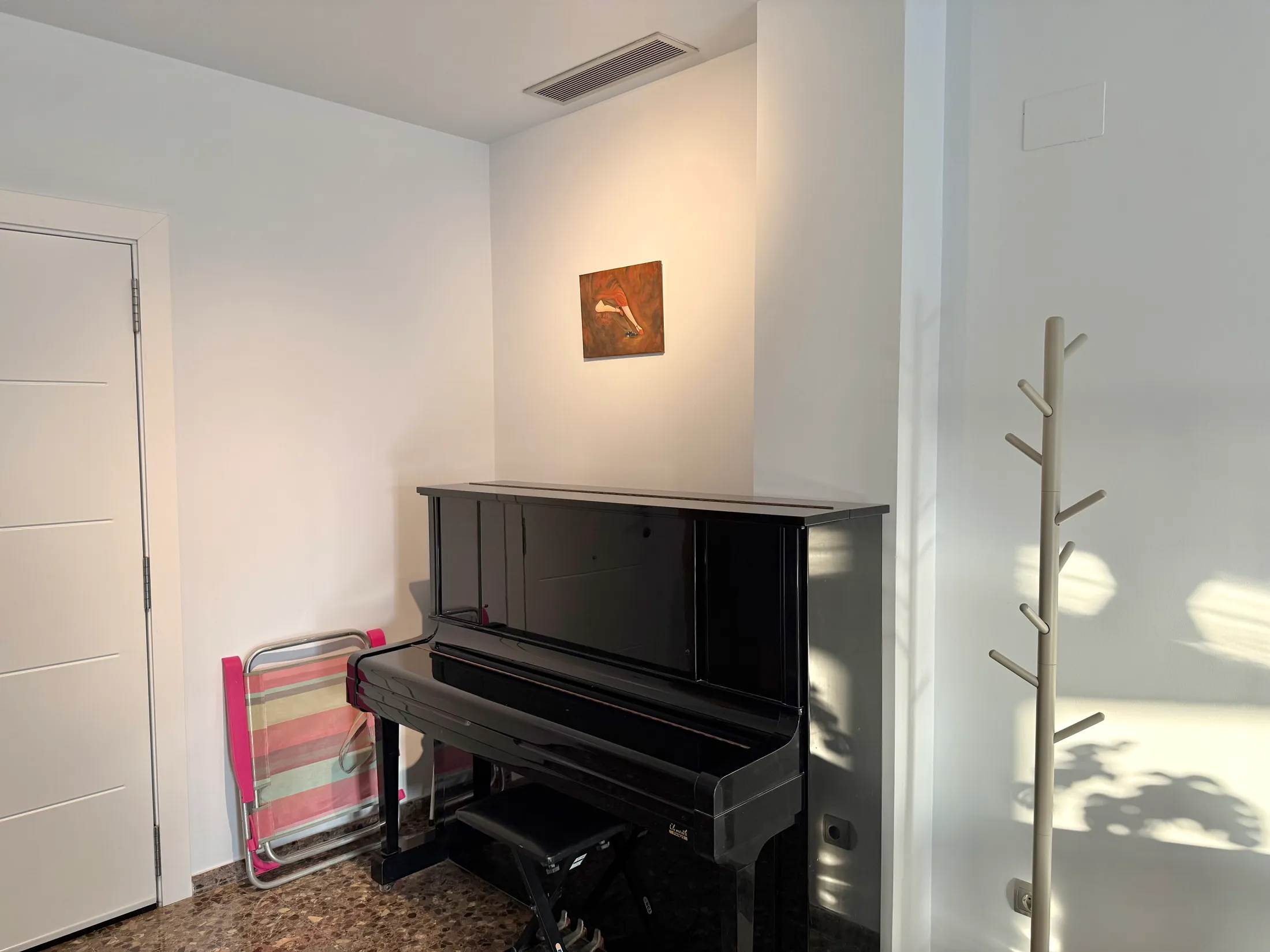 Angolo con pianoforte, NEPTÚ24-5