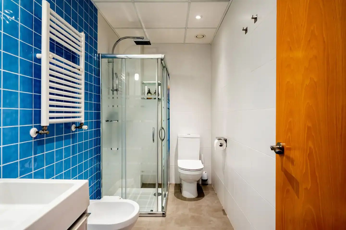 Bathroom, apartment 4